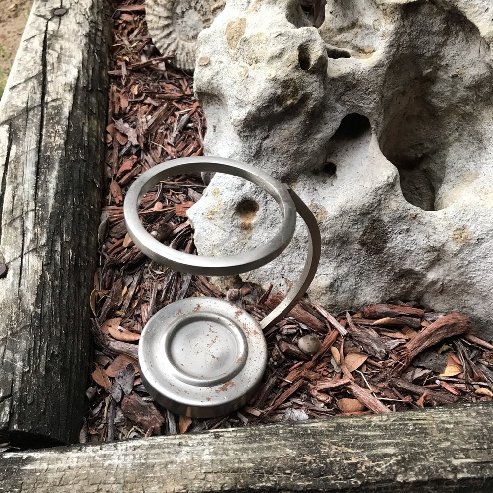 Metal accent holder - Picture 1 of 4